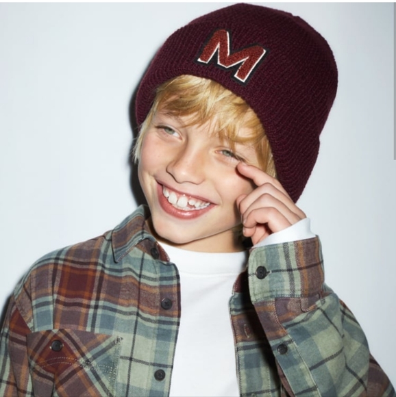 Zara Other - ❌️SOLD❌️KIDS/ INITIAL KNIT HAT BURGUNDY SIZE 6-9 YEARS